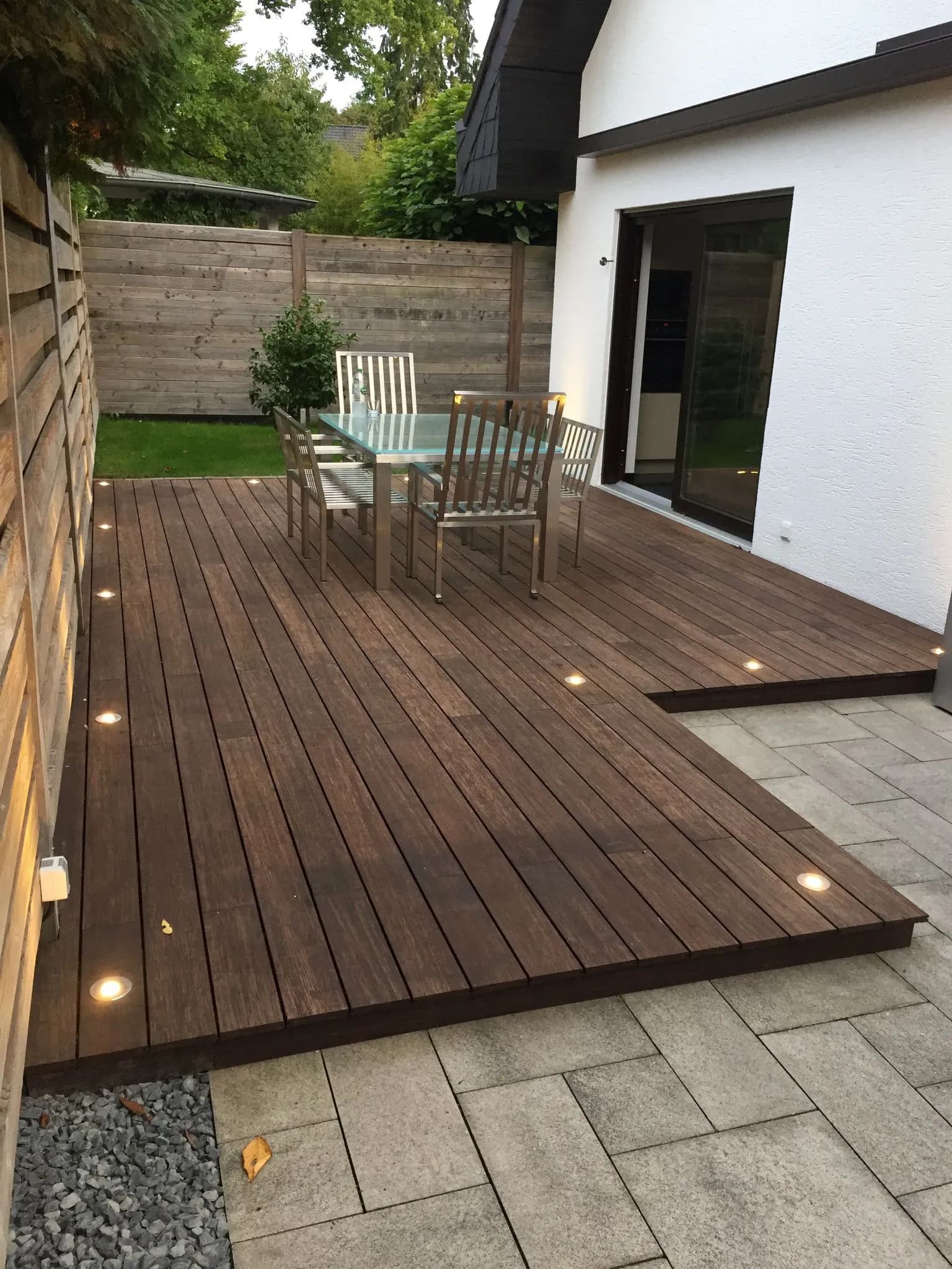 Stimmungsvolle Terrassenbeleuchtung